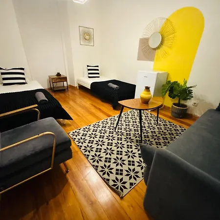 אכסניה And Spacious In Lisbon, Ideal For Tourists