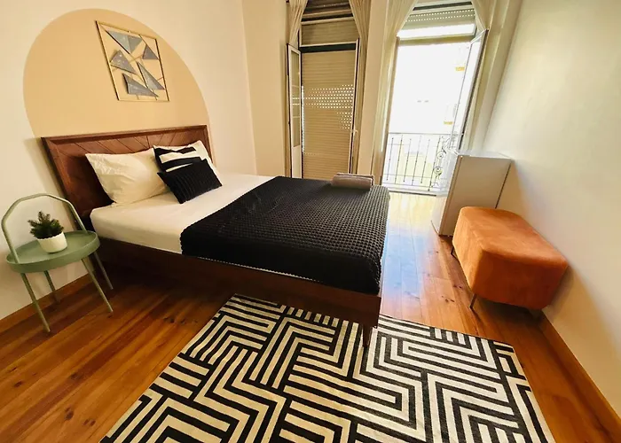 Ostello And Spacious In Lisbon, Ideal For Tourists *